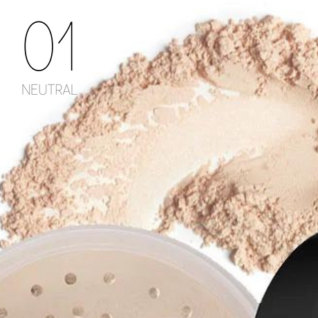 Neutraler losen Puder in der Farbe 01 Neutral von Kluge Beauty. Abgebildet ist der Puder in einer offenen Dose, mit verstreutem Puder im Hintergrund, perfekt für einen natürlichen Hautlook.