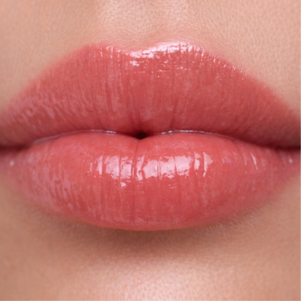 Nourishing lip gloss