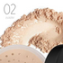 Warmer losen Puder in der Farbe 02 Warm von Kluge Beauty. Gezeigt wird die geöffnete Puderdose mit verstreutem Puder im Hintergrund, ideal für einen warmen Hautunterton.