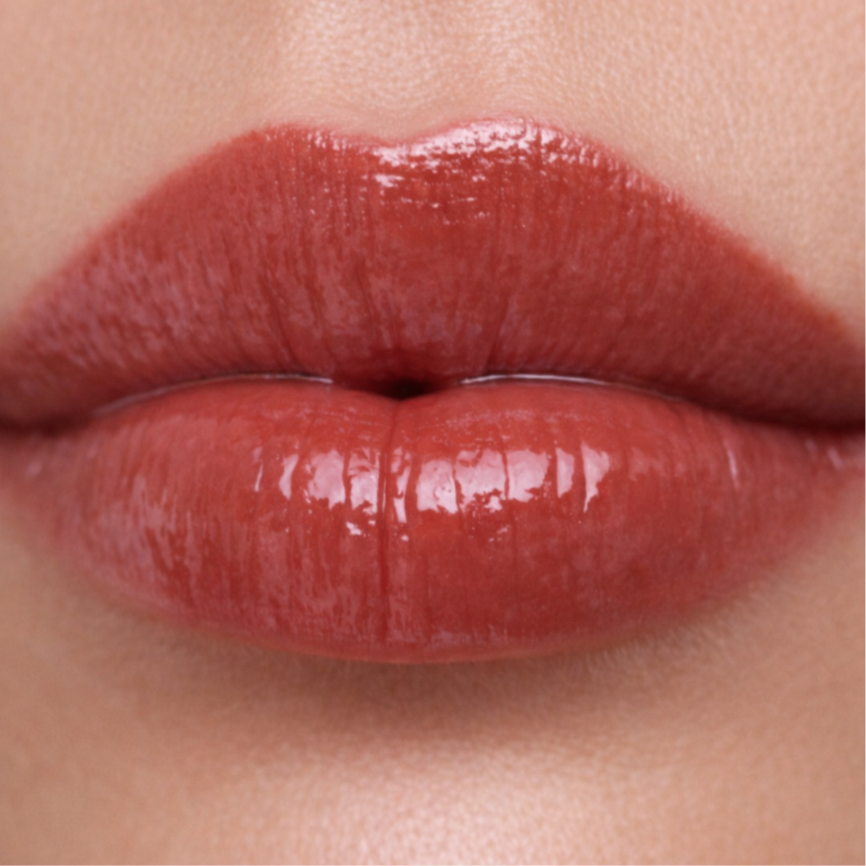 Nourishing lip gloss