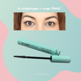 Werbegrafik für die 'Eye Candy Mascara' von Kluge Beauty. Im oberen Teil des Bildes ist ein Vorher-Nachher-Bild zu sehen: links ein ungeschminktes Auge, rechts das geschminkte Auge mit verlängerten und definierten Wimpern. Darunter die offene Mascara mit einer türkisfarbenen Hülle und der Aufschrift 'Kluge Beauty Eye Candy Mascara'. Hintergrund in zarten Pastelltönen.